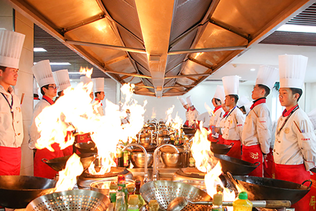 初中毕业学什么好，学什么专业有前途？