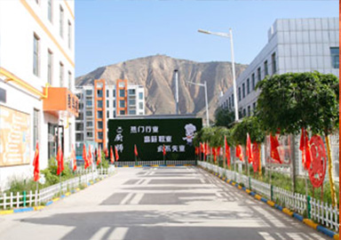 美丽校园环境 专业课堂设备