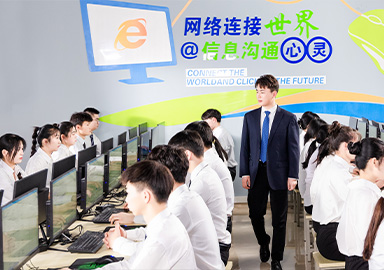 美丽校园环境 专业课堂设备